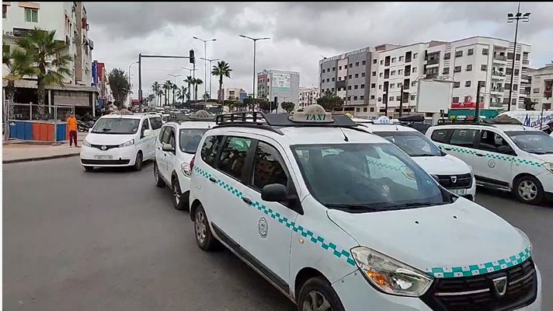 سائقو الطاكسيات ينتفضون مجددا ضد «كثرة الحفر» بشارع عبد القادر الصحراوي
