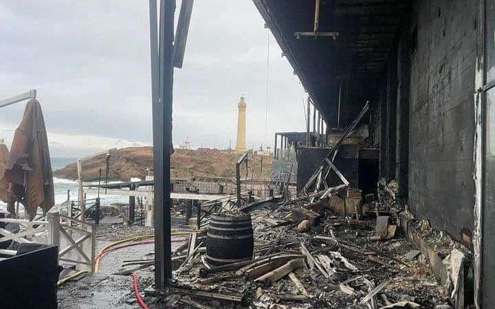 اندلاع حريق مهول في مركب مطاعم بكورنيش العنق بالدار البيضاء