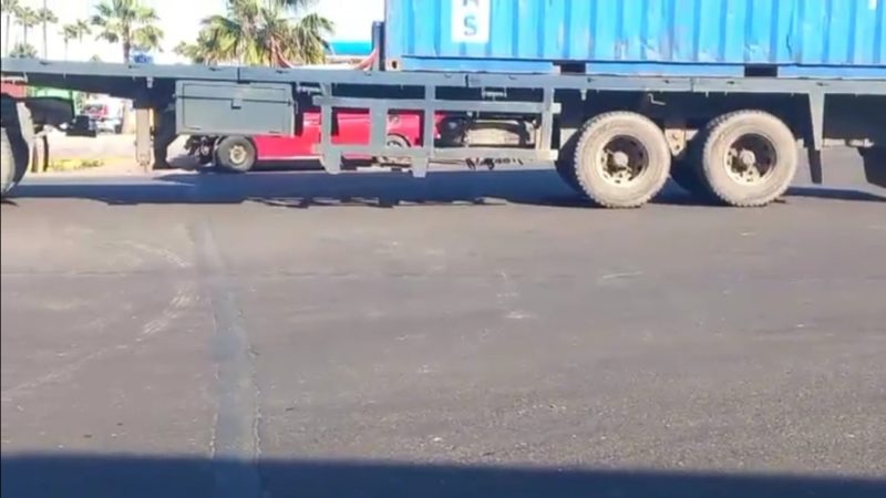 اصطدام خطير بين سيارة أجرة وشاحنة كبرى بالطريق الساحلية عين السبع