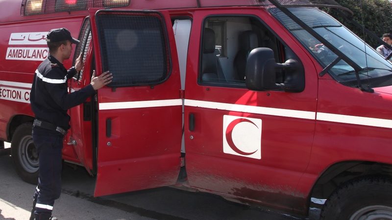انقلاب شاحنة محملة بالرمال في الطريق السيار بالدار البيضاء