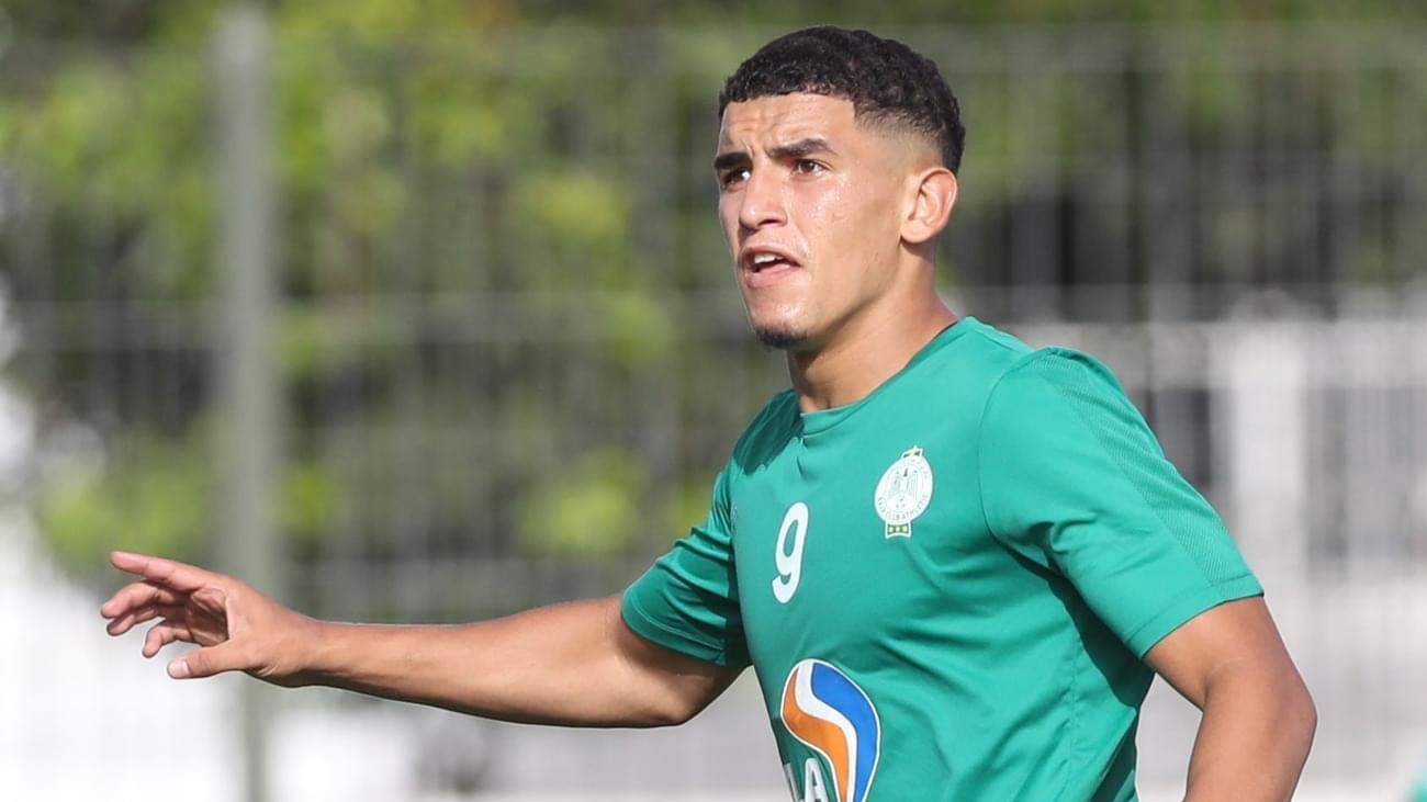 الرجاء يمدد عقد نجمه سفيان بنجديدة
