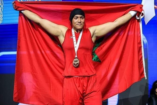 الملاكمة المغربية خديجة المرضي تتأهل إلى أولمبياد باريس 2024