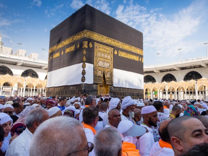 وزير الأوقاف يعلن عن زيادة جديدة في مصاريف الحج لموسم 1445 هـ