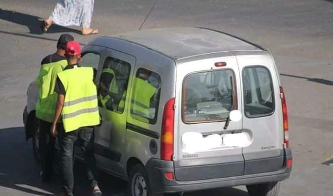 بيضاويون يطالبون الوالي الجديد بوضع حد لانتشار ظاهرة حراس السيارات بشوارع البيضاء